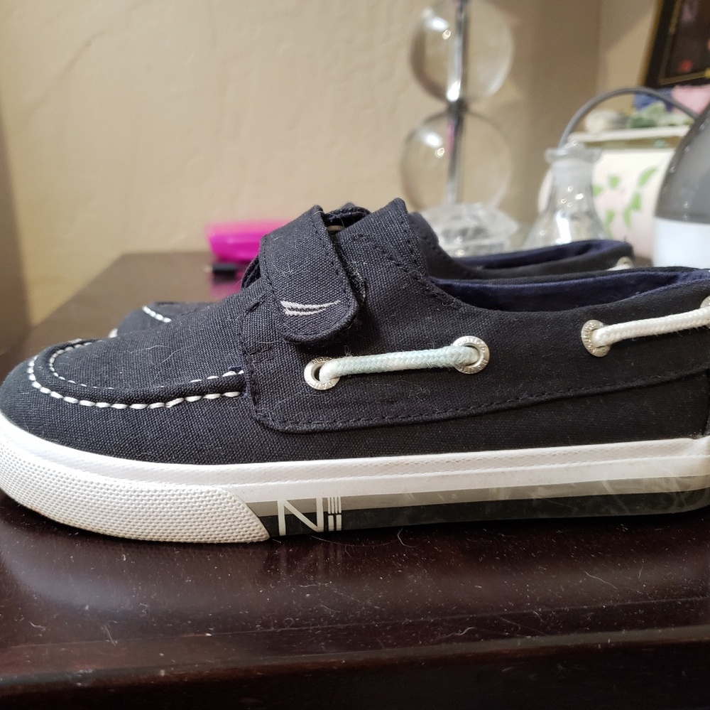 Shoes - Picture 3 of 4